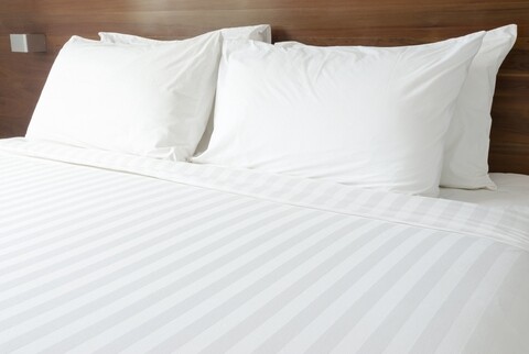 Lenjerie de pat pentru doua persoane, Boutique Damasc, Premium, 4 piese, policoton, TC 250, 150 gr/mp, alb